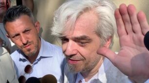 Morgan davanti alla sua casa il giorno dello sfratto