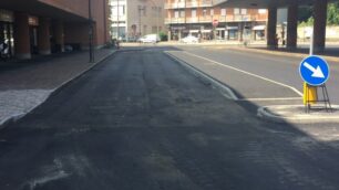 Piazza Marconi a Vimercate con il nuovo marciapiede
