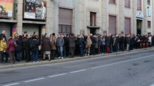 Lunghe file al teatro San Rocco