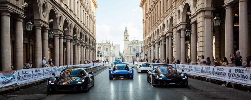 L’ultima sfilata per le vie dei Torino del Salone dell’auto