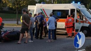 Soccorritori e forze dell’ordine sul luogo dell’incidente a Biassono