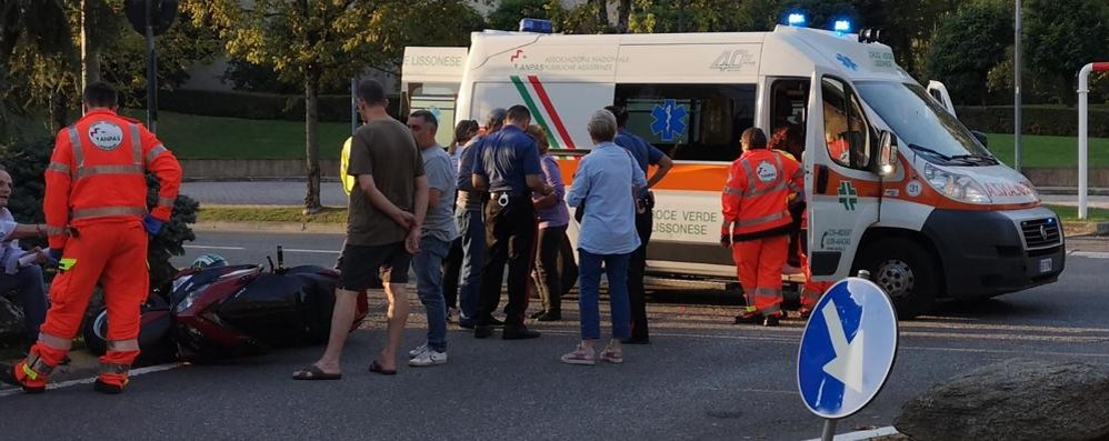 Soccorritori e forze dell’ordine sul luogo dell’incidente a Biassono