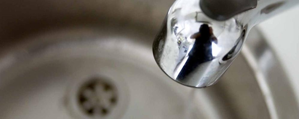 Problemi con l’acqua martedì mattina in molte case della Brianza