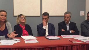 La presentazione del biglietto sospeso. Da sinistra: l’assessore Desirée Merlini, Marta Petenzi (Fondazione comunità MB), Claudio Onofrietti (Binario 7), Filippo Viganò (Centro di servizio per il volontariato Monza Lecco Sondrio) e Gregory Bonalumi (Binario 7)