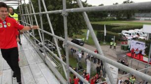 Leclerc sul ponte in ferro alle “quattro strade”