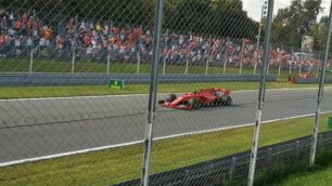 F1, #ilCittadinoGp: Leclerc in Ferrari in parabolica al rallentatore
