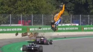 L’incidente del pilota australiano Peroni in Formula 3