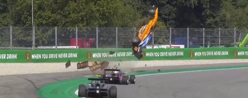 L’incidente del pilota australiano Peroni in Formula 3