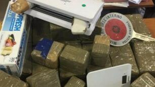 La droga sequestrata dalla Polizia stradale di Milano