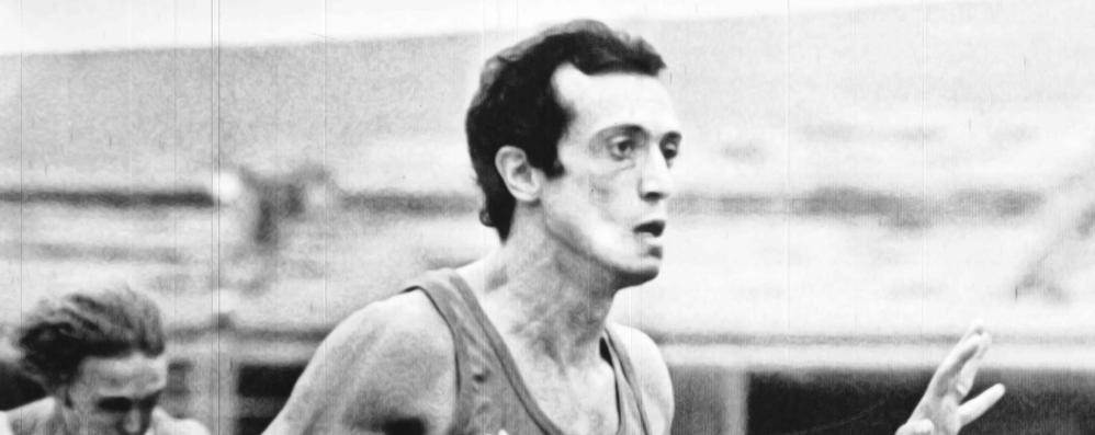 Pietro Mennea taglia la linea di traguardo dei 200 metri con il tempo record di 19''72 durante le Universiadi a Città del Messico il 12 settembre 1979