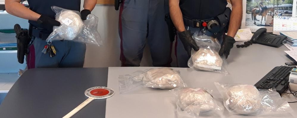 La droga sequestrata dalla polizia stradale di Seriate sull’autotostrada A4 a Monza
