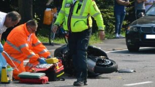 I soccorsi, inutili, prestati al motociclista