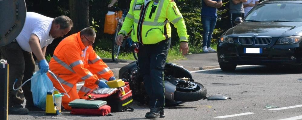 I soccorsi, inutili, prestati al motociclista