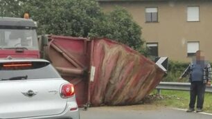 Lentate: incidente camion via Falcone e Borsellino