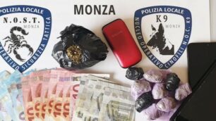 La droga e il denaro sequestrati