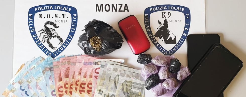 La droga e il denaro sequestrati