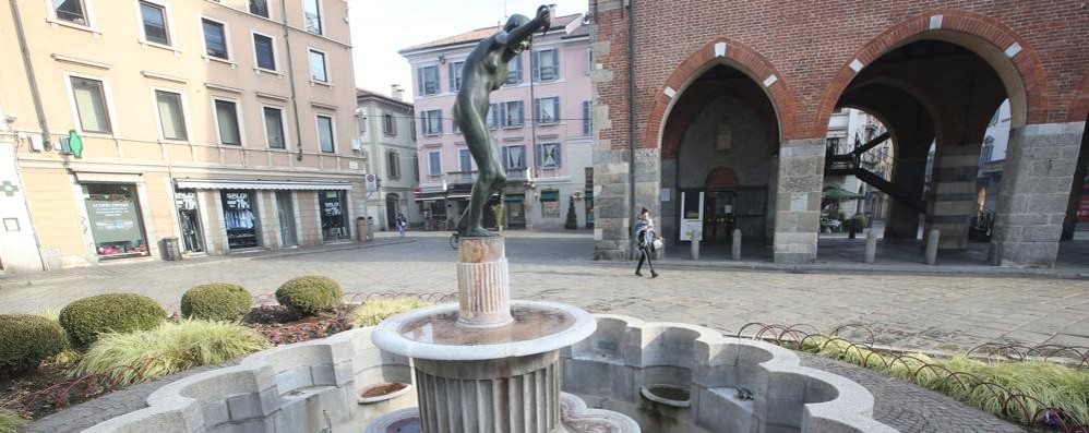 Monza Fontana piazza Roma