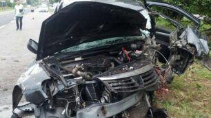 Un’auto dopo un incidente mortale a Monza