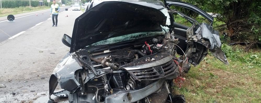 Un’auto dopo un incidente mortale a Monza