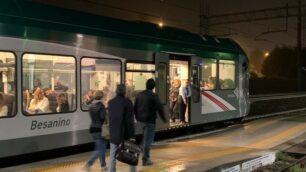 Un Besanino in sosta in una stazione brianzola