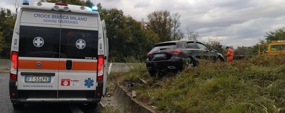 Incidente fuori strada a Briosco in ss36. Sul posto l'ambulanza della Croce Bianca Giussano.