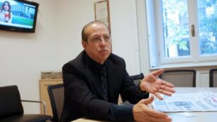 Un’altra immagine di Paolo Berlusconi in redazione