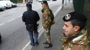 La donna si è rivolta a uomini dell’esercito a Milano e poi alla polizia - foto d’archivio