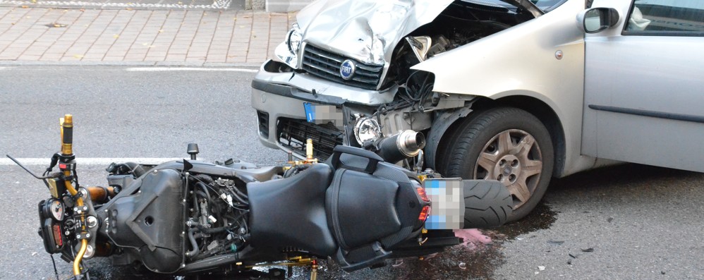 Scontro tra auto e moto via Diaz Desio. Soccorsi sul posto. Ferito un motociclista 42enne.