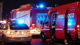 Polizia stradale, ambulanza e vigili del fuoco - foto d’archivio