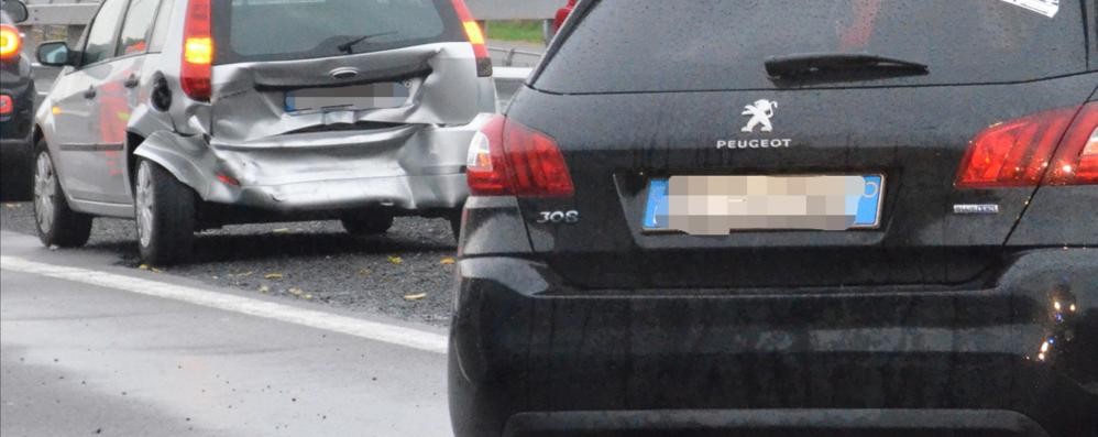 Incidente con quattro auto coinvolte in ss36 sud. Sul posto diverse ambulanze del 118 insieme alla polizia stradale. Nessun ferito grave.