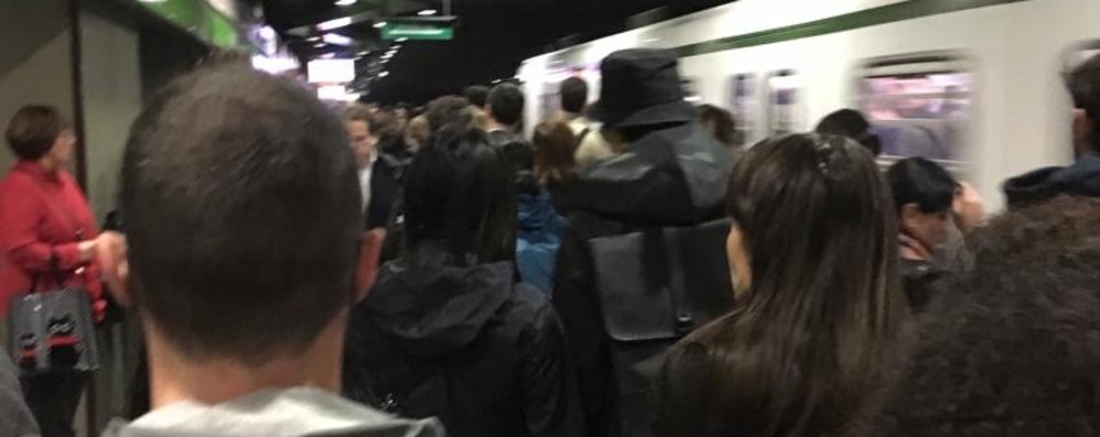 La stazione di Milano Loreto: problemi di sovraffollamento anche per le stazioni metropolitane di Atm a Milano