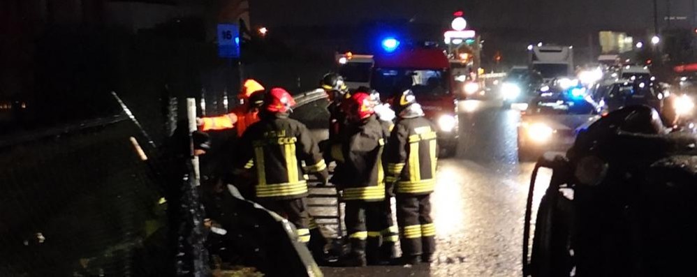 Incidente sulla Statale 36: 25enne grave al san Gerardo. In azione oltre al 118 anche i vigili del fuoco