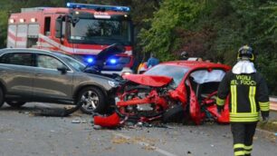 Frontale tra auto a Concorezzo. Soccorsi in azione e strada chiusa