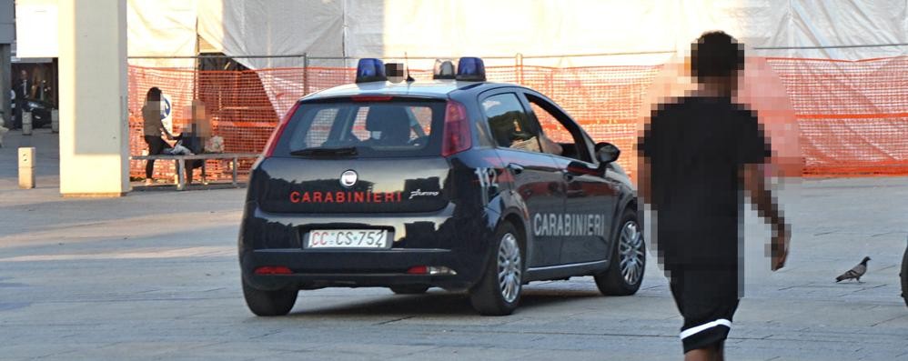 Un controllo dei carabinieri in centro