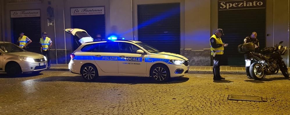 Un controllo della polizia locale