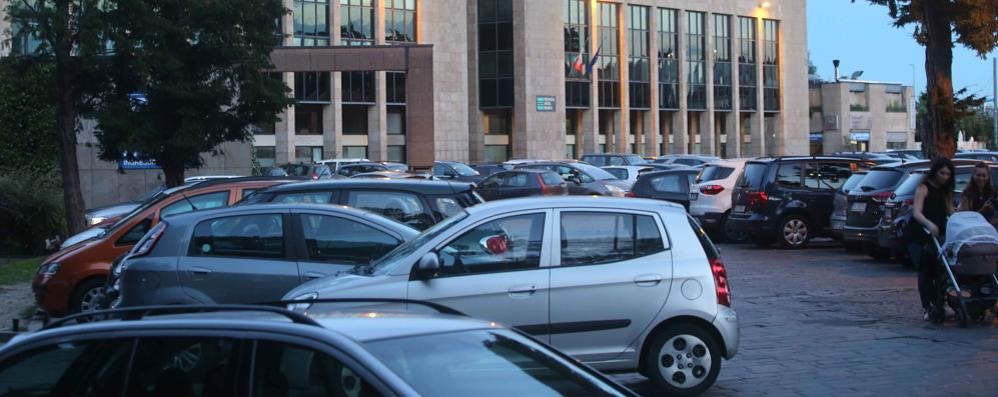Monza Parcheggio piazza Cambiaghi