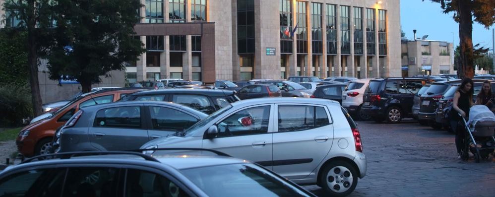 Monza Parcheggio piazza Cambiaghi