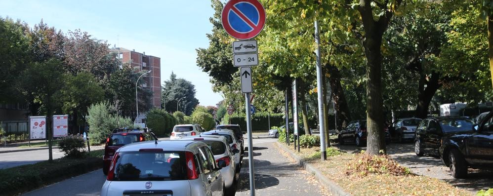 Monza: parcheggi difficiili nel quartiere Cazzaniga, intorno all’ex Maestoso