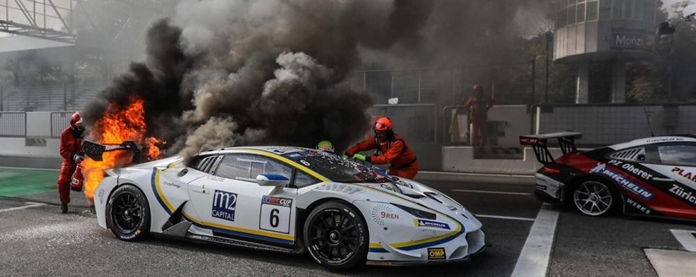 Monza autodromo International GT Open Hans-Peter Koller, la sua Lamborghini ha preso fuoco al termine della gara - foto Eni Circuit su facebook