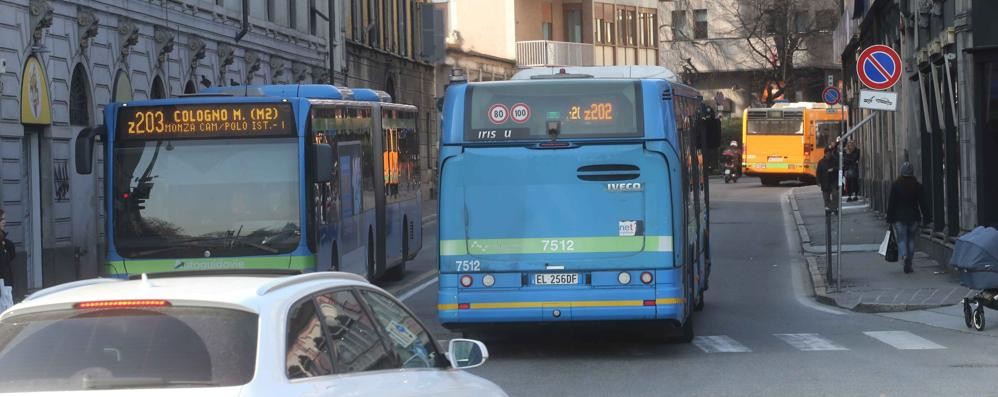 Monza: autobus in centro