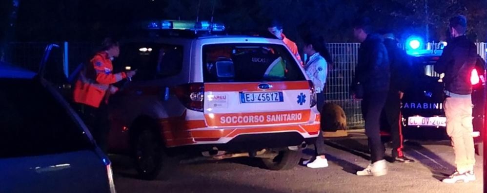 Uomo investito dalla sua stessa auto a Seveso. 118 e carabinieri sul posto.