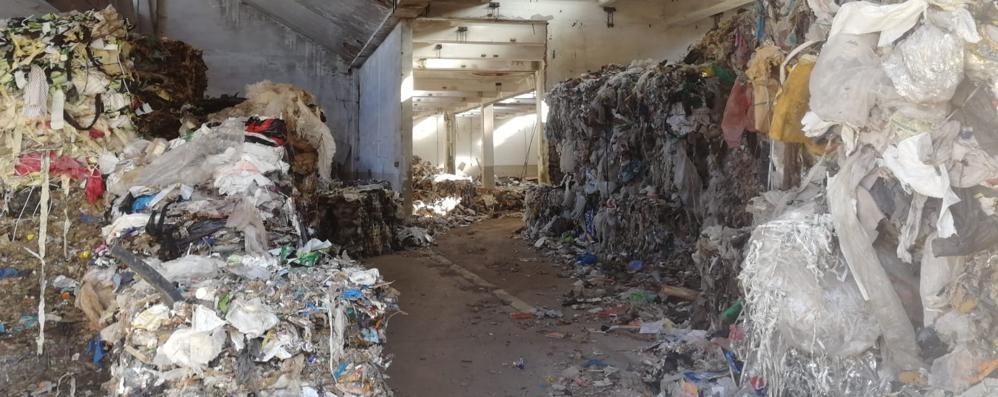 I rifiuti stoccati abusivamente nell'ex Snia di Varedo