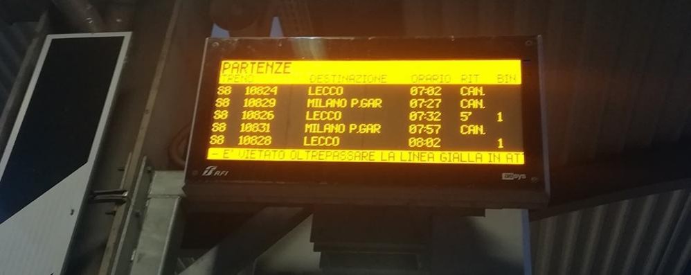I treni della linea S8 in ritardo o, soprattutto, cancellati