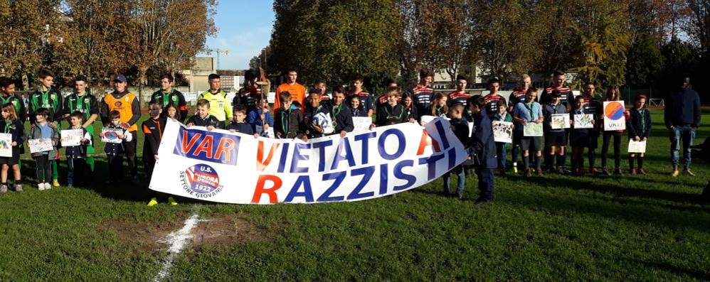 Sport calcio Aurora Desio Sovicese no al razzismo