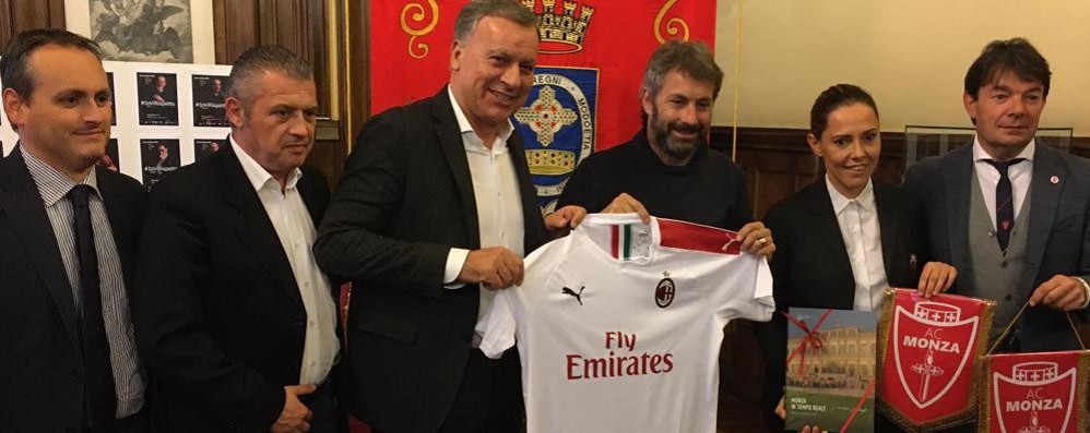 Monza presentazione Juve Milan calcio femminile: il vicesindaco Simone Villa, l’assessore Andrea Arbizzoni, il sindaco Dario Allevi, Maurizio Ganz, la team manager del Milan Elsabeth Spina, Roberto Mazzo (foto Gabriele Patanè)