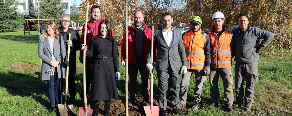 Il gruppo di Gelsia con l’assessore Eleonora Frigerio di Carate