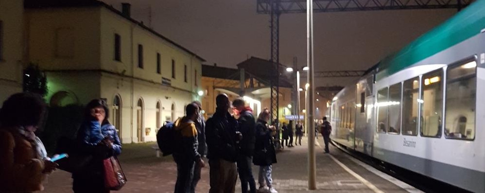 Il Besanino fermo alla stazione di Monza Sobborghi