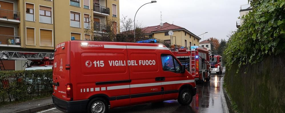 Incendio in un appartamento di via general Cantore a Giussano. In azione i soccorsi