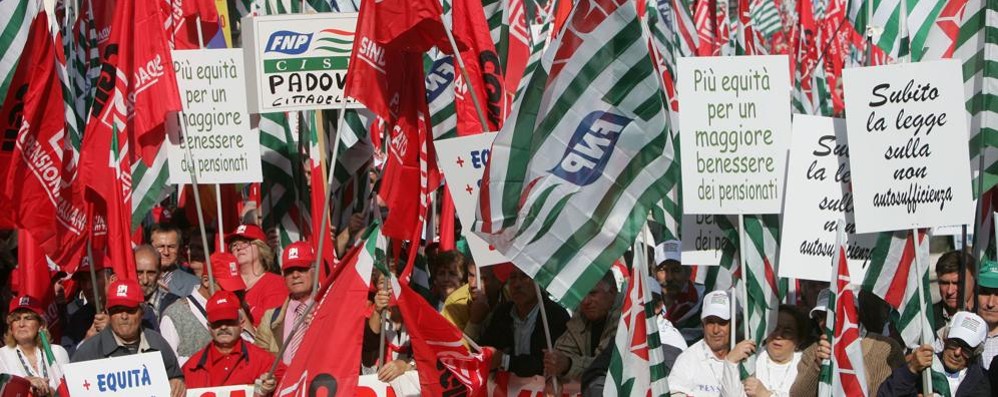 Una manifestazione dei pensionati, quest’anno vanno per la terza volta a Roma