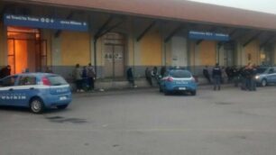 Polizia in stazione a Monza - foto d’archivio